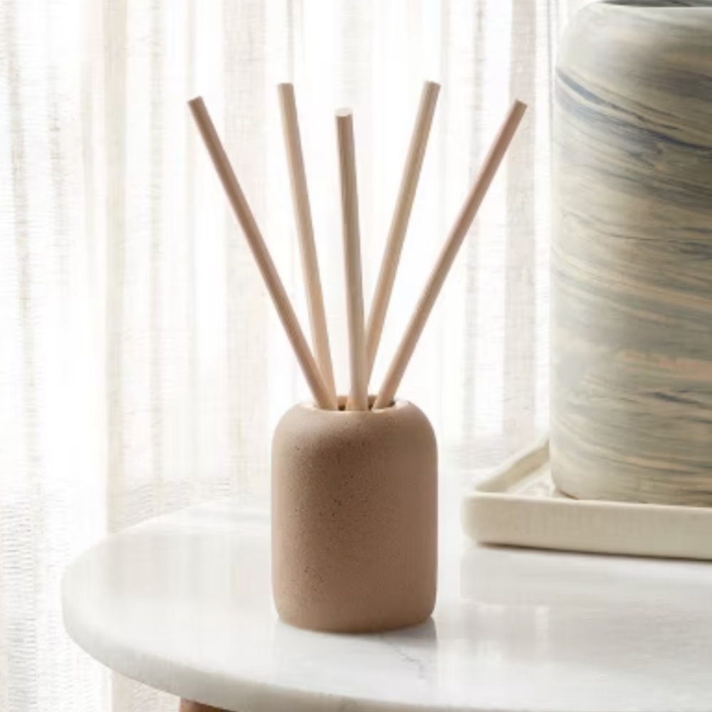 NWT Threshold Scented Tan Reed Diffuser - Picture 2 of 8